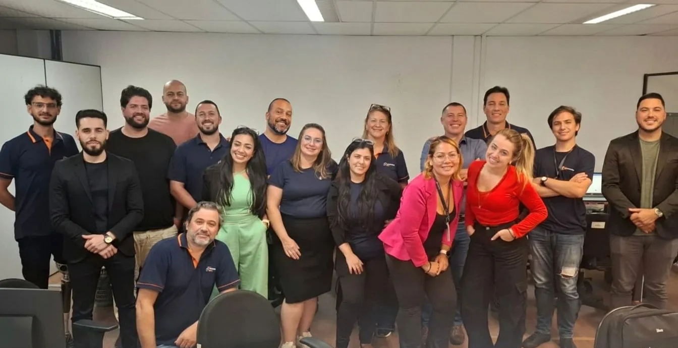 Equipe da 28K com o time da Powercom Brasil